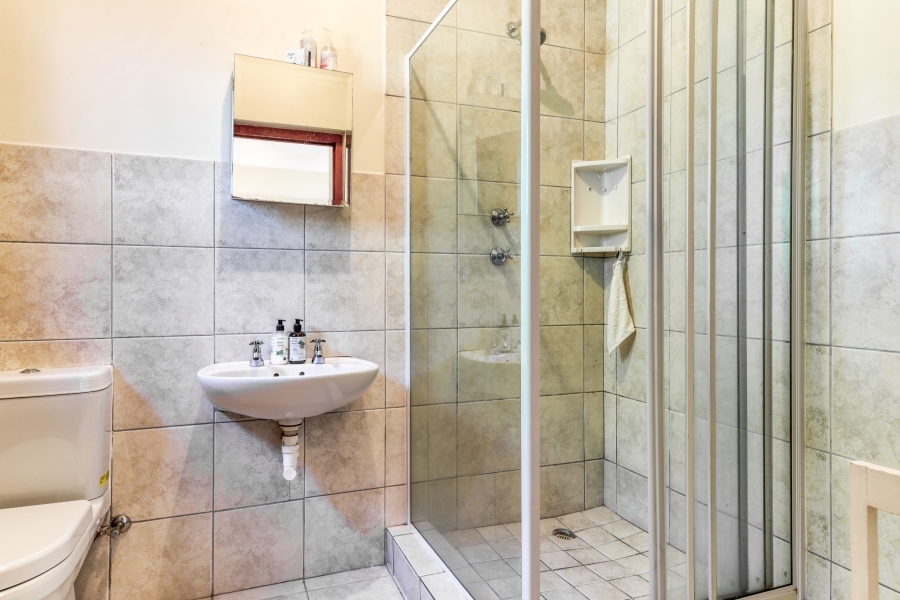 7 Bedroom Property for Sale in Zwaanswyk Western Cape